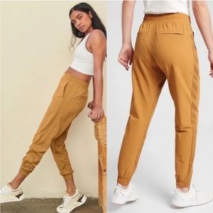 Athleta textured Brooklyn jogger mustard yellow size 6 tall